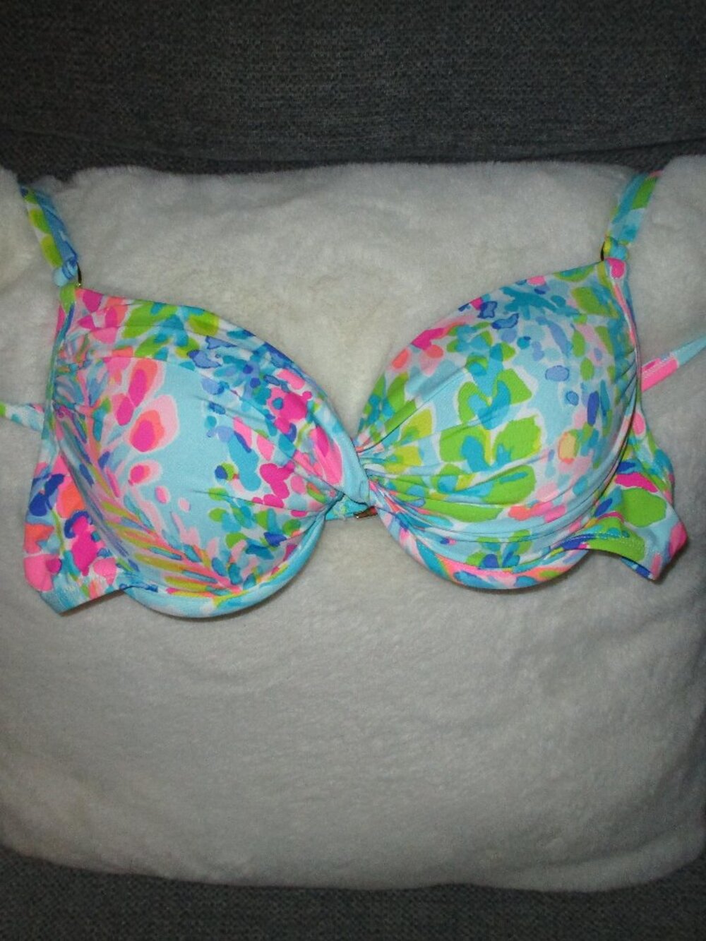 Like New Cay Twist Bandeau Catch The Wave Size 2 Bikini top Underwire